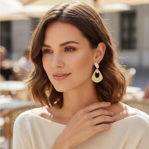 Elegant Cream and Gold Dangle Earrings